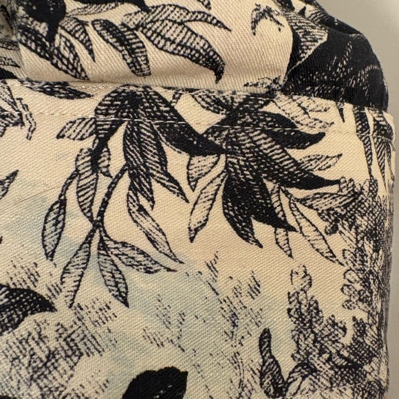 Tuckernuck Winnie Blouse black floral - Picture 5 of 5